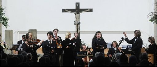 Sänger und Musikanten in einer Kirche