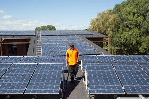 Die Solarpaneele auf dem Dach sind Teil des Nachhaltigkeitsansatzes.
