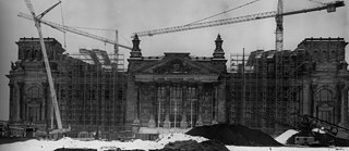 Baustelle, Reichstag. Berlin, Deutschland, 1995 – Ausschnitt – Aus der Serie „Ciel de Plomb“
