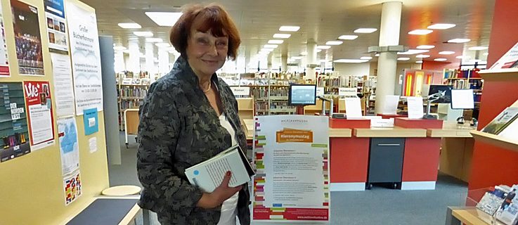 Sigrid D. will keine Lesung verpassen in der Stadtbibliothek Flensburg