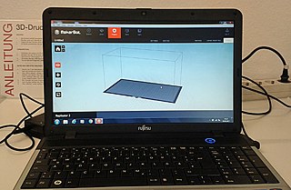 揚使用特殊的軟體設計三維物體。