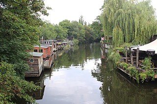 Ein Kanal in Friedrichshain wo zahlreiche nächtliche Open Air Veranstaltungen stattfinden.
