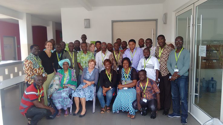 Gruppenbild vor dem Seminarraum