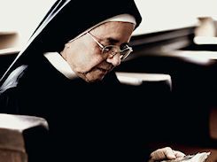 Eine der Klosterschwestern im Gebet