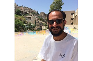 Zakaria plánuje již další projekty: speciální tréninky pro dívky z rodin uprchlíků, školu skateboardingu a jógu v parku. Nejprve je však třeba zdolat byrokratické překážky a najít partnery, kteří se budou na realizaci projektů podílet. 