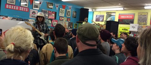 Courtney Barnett auf der Cuba Street 