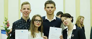 Anton Douginets wird Landessieger von JDI in der Ukraine 2016 | Foto: Kateryna Gutsol/Goethe-Institut &copy; Foto: Kateryna Gutsol/Goethe-Institut Anton Douginets wird Landessieger von JDI in der Ukraine 2016