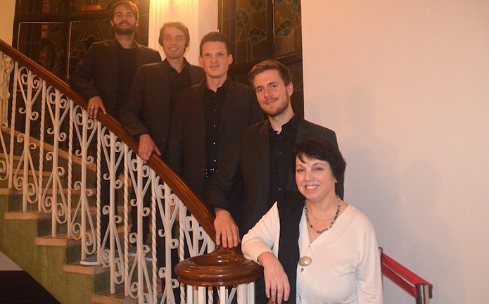 Generalkonsulin mit  A cappella Band Quintessenz