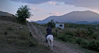 As the setting for her first Western, director Valeska Grisebac chose rural Bulgaria as backdrop. 