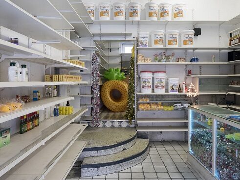 Mika Rottenberg - Cosmis Generator