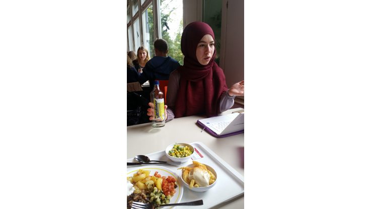 In der Mensa mit Yasemin