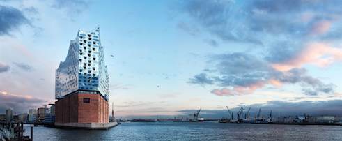 Der Bau der Elbphilharmonie in Hamburg kostete rund 800 Millionen Euro: Ein Beispiel für Deutschlands durchaus wörtlich zu nehmenden Reichtum an Kultur.