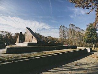 7.000 sowjetische Soldaten sind unter dem sowjetischen Kriegsdenkmal im Treptower Park begraben, welches an die in der Schlacht um Berlin Gefallenen erinnern soll.