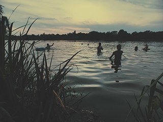 Am letzten Sommertag rasten wir zum Heiliger See, schwammen im kühlen Nass und versuchten es zu vermeiden, die zahlreichen Nudisten anzustarren.