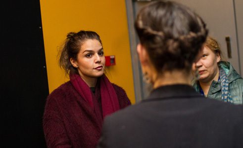 Režissöör Nina Vukovic enne filmi „Ümbersõit“ linastust