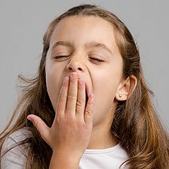 Warum gähnen Menschen eigentlich? © colourbox.de © © colourbox.de Warum gähnen Menschen eigentlich?