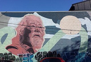 Kevin Ledo "David Suzuki with Atlantic Salmon" © © Kevin Ledo, Foto: Michelle Kay Kevin Ledo "David Suzuki with Atlantic Salmon"