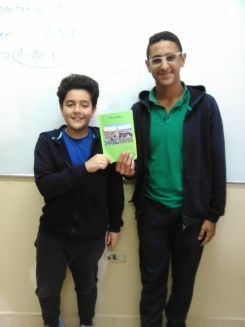 Die SchülerInnen mit ihren selbstgebastelten Flyern (2)