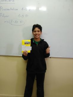 Die SchülerInnen mit ihren selbstgebastelten Flyern (4)