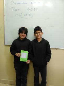 Die SchülerInnen mit ihren selbstgebastelten Flyern (5)