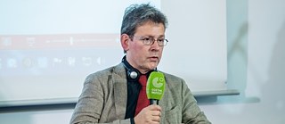 Prof. Jörg Hackmann bei der Diskussion „Ignorieren wir unsere gemeinsame Zukunft? Wie Erinnerungspolitik die osteuropäischen Demokratien prägt?“ im Goethe–Institut Riga.