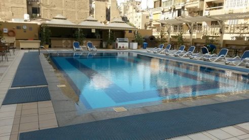 Erholung am Hotelpool
