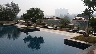 Blick auf den Hotelpool