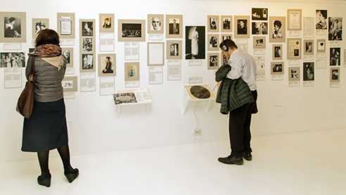 The exhibition shows not just pictures of the actress, but also sound recordings from the private archive of Neher’s son Georg Becker.