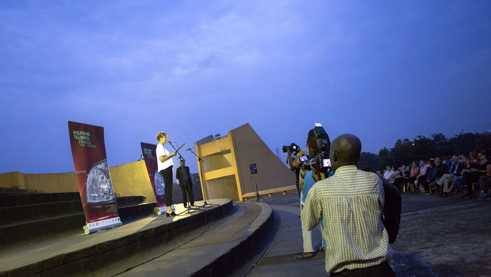 Gitte Zschoch, director of the Goethe-Institut Kinshasa, at the exhibition opening at the tower of the Echangeur.
