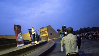 Gitte Zschoch, director of the Goethe-Institut Kinshasa, at the exhibition opening at the tower of the Echangeur.