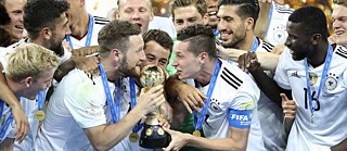 Die deutsche Nationalmannschaft nach dem 1:0-Sieg gegen Chile im Finale des Confederations Cups in St. Petersburg, 3.7.2017