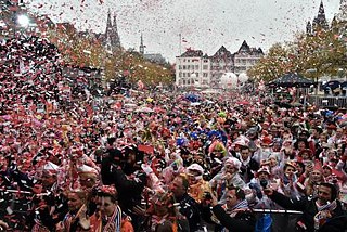Zahájení karnevalu 11.11. ve starém centru Kolína nad Rýnem 