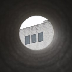 Installation Ei Gugg Emol - Watch out (Bernhard Serexhe)