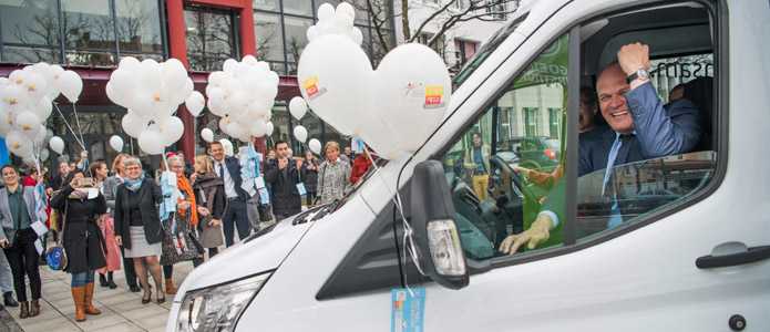 München ist die erste von 30 Stationen: Generalsekretär Ebert im PASCH-Mobil (Foto: Cordula Flegel)