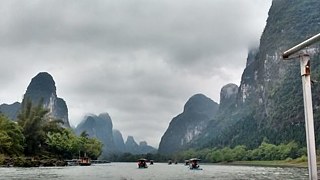 Floßfahrt zwischen Guilin und Yangshuo