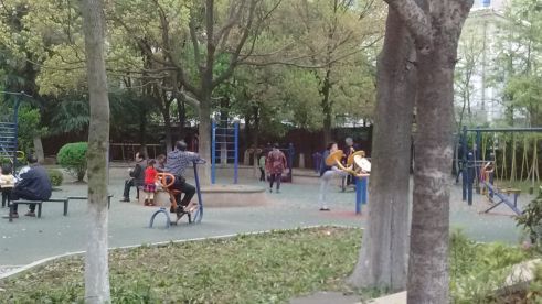 Zhuzhou - Spielplätze werden von Großen und Kleinen gleichermaßen genutzt
