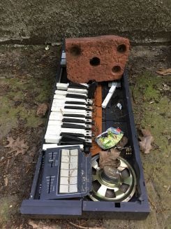 Stillleben mit Ziegelstein