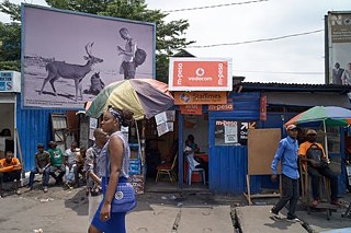 Billboard in Kinshasa: Wolfgang Tillmans, Dear Hirsch, 1995 © Foto: Goethe-Institut Kinshasa (RC) Billboard in Kinshasa: Wolfgang Tillmans, Dear Hirsch, 1995
