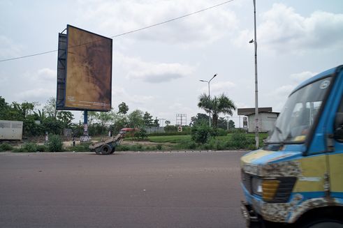 Billboard in Kinshasa: Wolfgang Tillmans, Greifbar, 2014