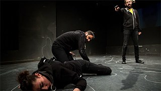 Tense mood – the play compiles intensively researched facts, police reports and politicians’ statements.