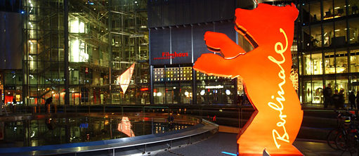 O urso, símbolo da Berlinale, no Sony Center, Potzdamer Platz