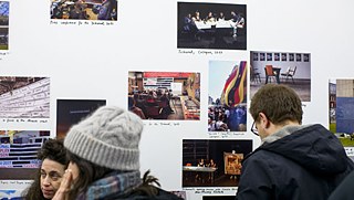 Die Ausstellung zeigt Bilder von Demonstrationen, Reden und Performances zum NSU-Prozess