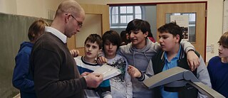 Zwischen den Stühlen 