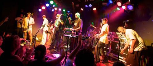 Fat Freddy's Drop live (Great Northern Hotel, Byron Bay, Australia, 2009).