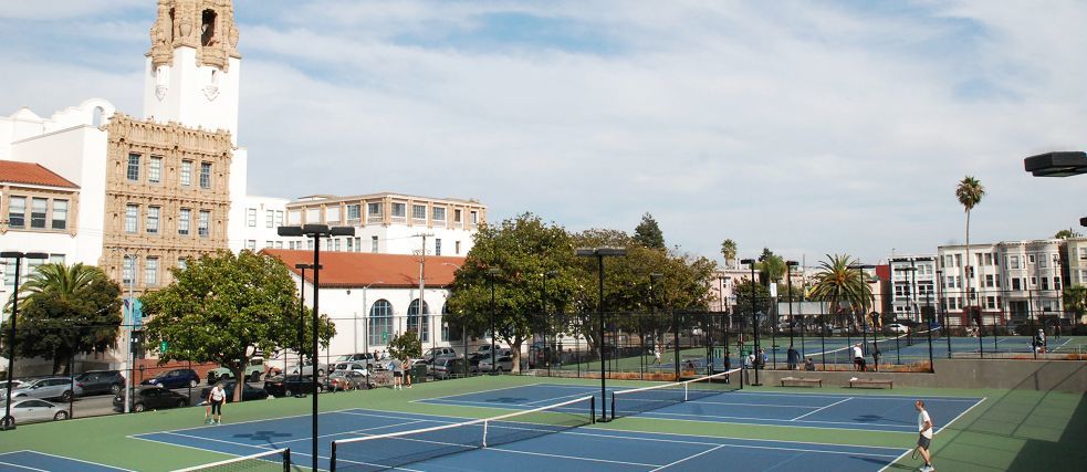 Eine Partie Tennis? Im Mission Dolores Park kann man sich auf sechs Courts austoben.