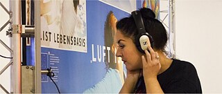 mädchen mit kopfhörer