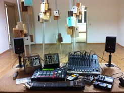 Leichtmann’s live version of his Minimal Studies album, created using an Akai MPC, selected modular devices, mixing desk, various effect boxes and an ebow tone generator made from a zither.