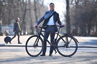 "Ich bin mit dem Fahrrad eigentlich immer schneller als mit dem Auto oder der Bahn. Das Einzige, was auch als Radfahrer am Stau nervt: die Abgase, die einen einnebeln." Michael S.