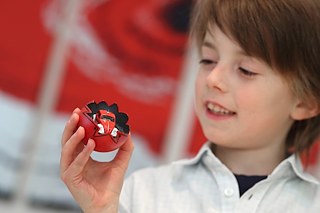 Muzej uskršnjih jaja za posjetioce je otvoren od februara do novembra. Tu se mogu slaviti i rođendani – naravno, uz farbanje jaja. Rukovoditeljica Anna Barkefeld kaže da veliki broj djece privlači Coca-Cola jaje, na kojem se može pročitati logotip firme. Muškarce, navodno, najviše privlače perforirana jaja, a veliki broj žena oduševljavaju vezeni ili pleteni ukrasi. Anna Barkefeld oduševljena je jajetom sa autom: u razrezano guščije jaje ugrađen je pod na kojem stoji sićušni vatrogasni auto. 