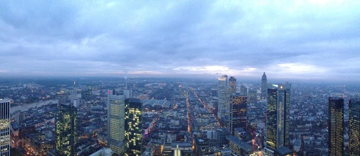 Frankfurt-Panorama bei Nacht